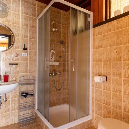 民宿 And Mateja Kovacic *