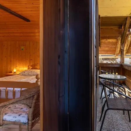 And Mateja Kovacic 民宿